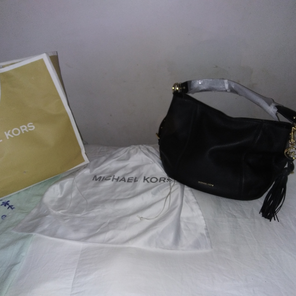 Brand new never used Michael Kors pocketbook